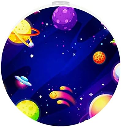 2 Бр. Plug лека нощ LED нощна светлина Galaxy Space Planet с Датчик от Здрач до Зори за Детска стая, Детска, Кухня, Коридор