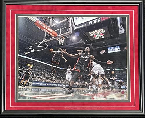 Снимка Дуэйна Уейд в рамка с размер 16х20 с автограф (Фанатици) - Снимки на НБА с автограф